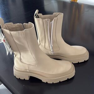 Zara Chelsea boots sz 6 beige chunky platform